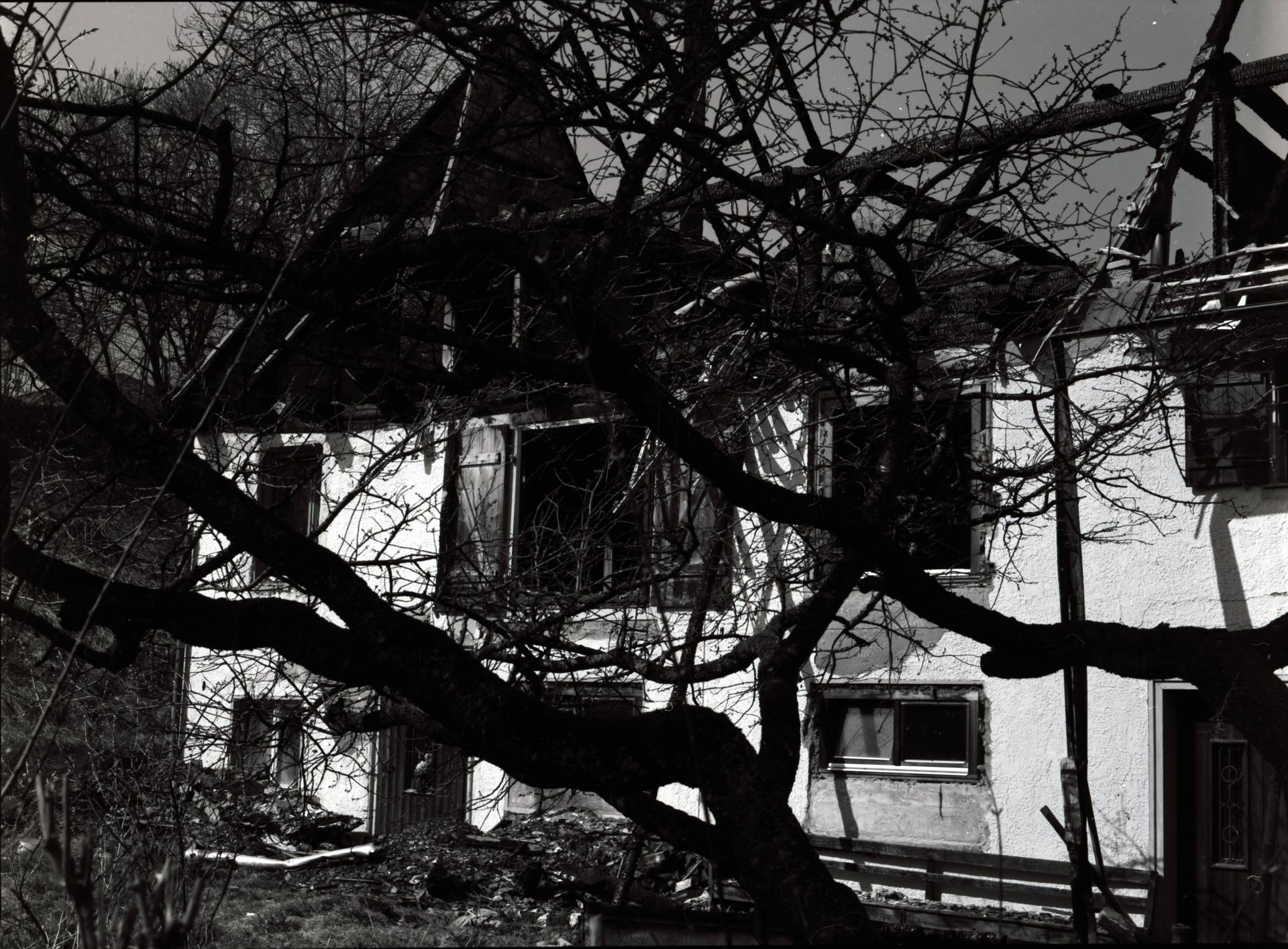 Thumbnail /2022 Bodensee/Verbranntes Haus II.jpg